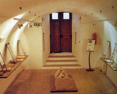 Museo_Archeologico_di_Cagli_sala_che_ospita_la_mostra_sull_uso_del_laterizio_in_etA__romana,_febbraio_2007